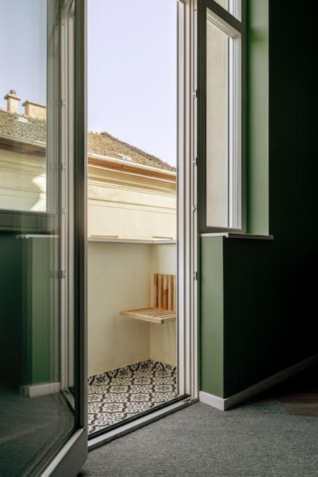 A50-balcony-designer No 2 * Будапешт