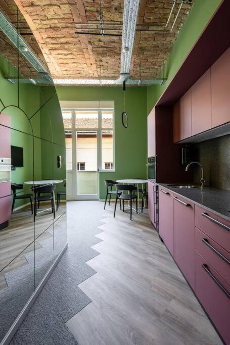 Апартаменти A50-balcony-designer No 2 *